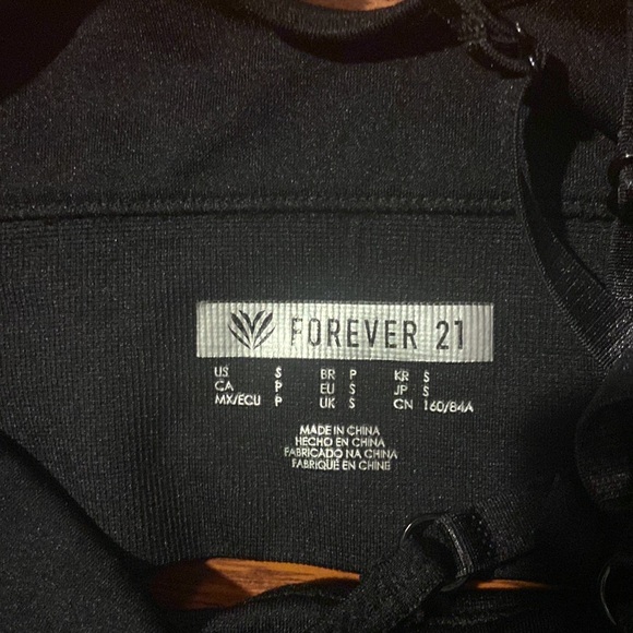 Forever 21 sports bras - Picture 3 of 3